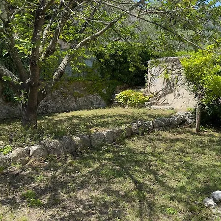 Entiere Au Calme Dans Village Provencal *