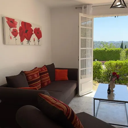 Entiere Au Calme Dans Village Provencal *